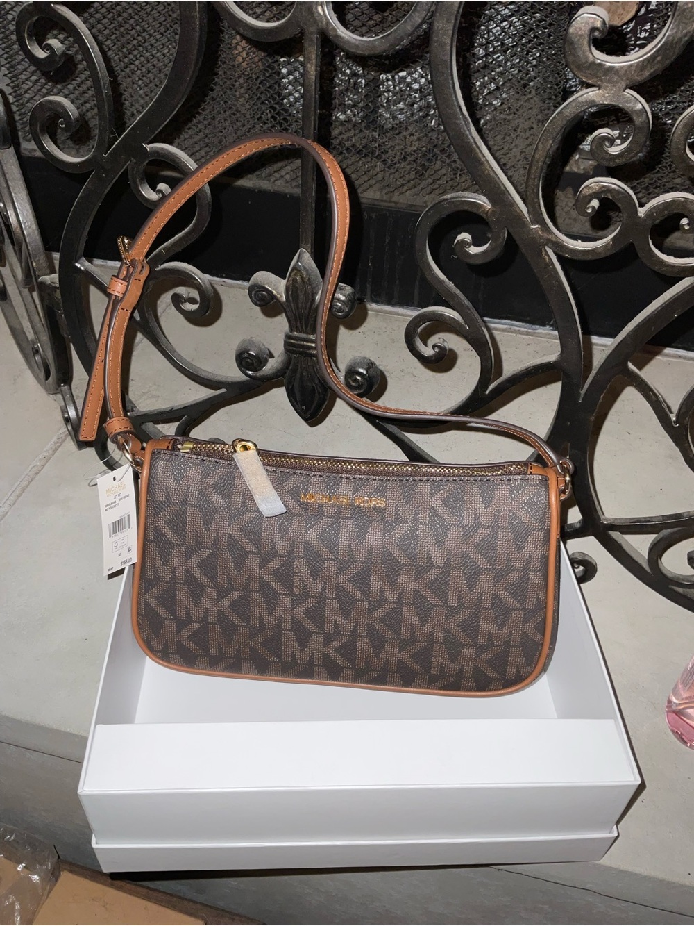 Michael Kors Brown MK Signature Shoulder Bag Pouchette Brown NIB - Picture 2 of 4
